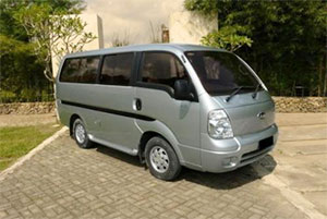 Sewa Mobil Kia Pregio / Travello di Padang Murah